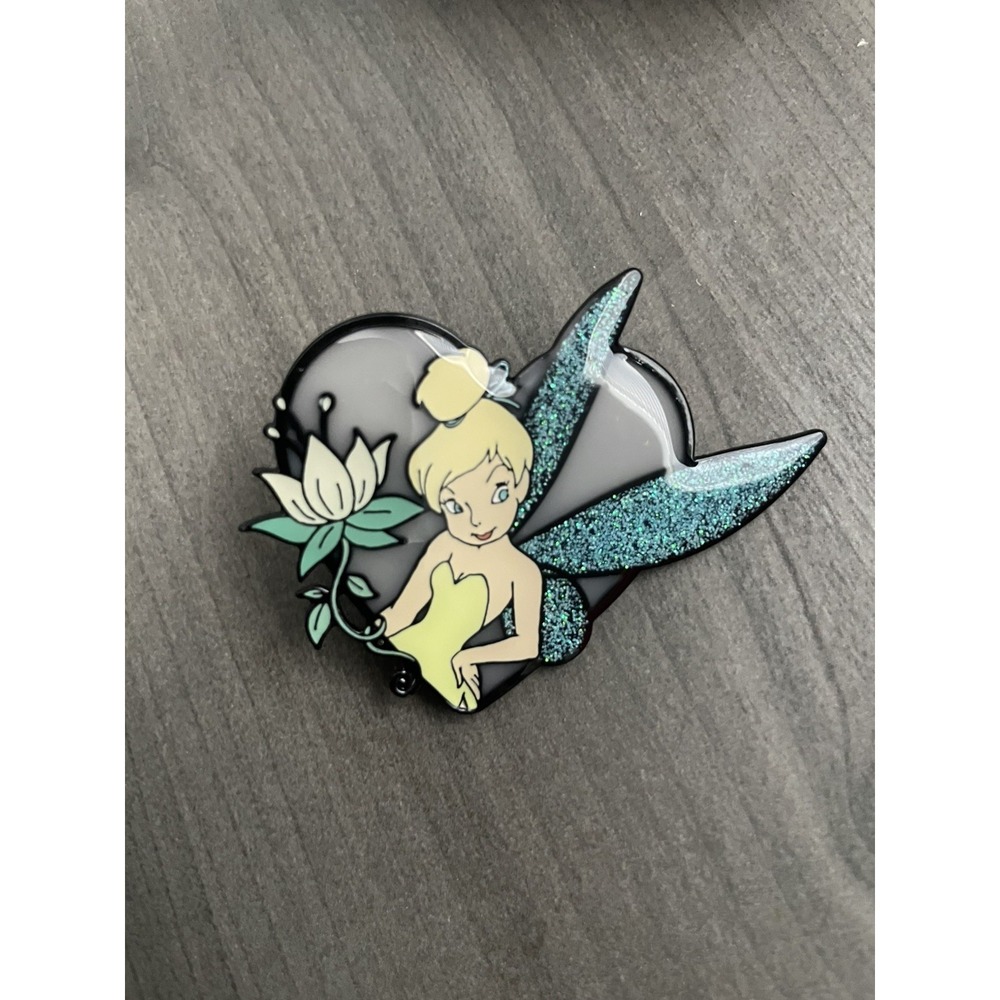 Disney Peter Pan Tinker Bell Floral Mystery Pin Heart Hot Topic Glitter Wing